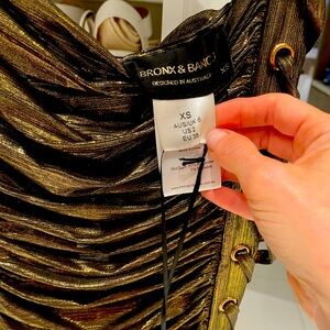 This dress is insane!!! It’s a show stopper